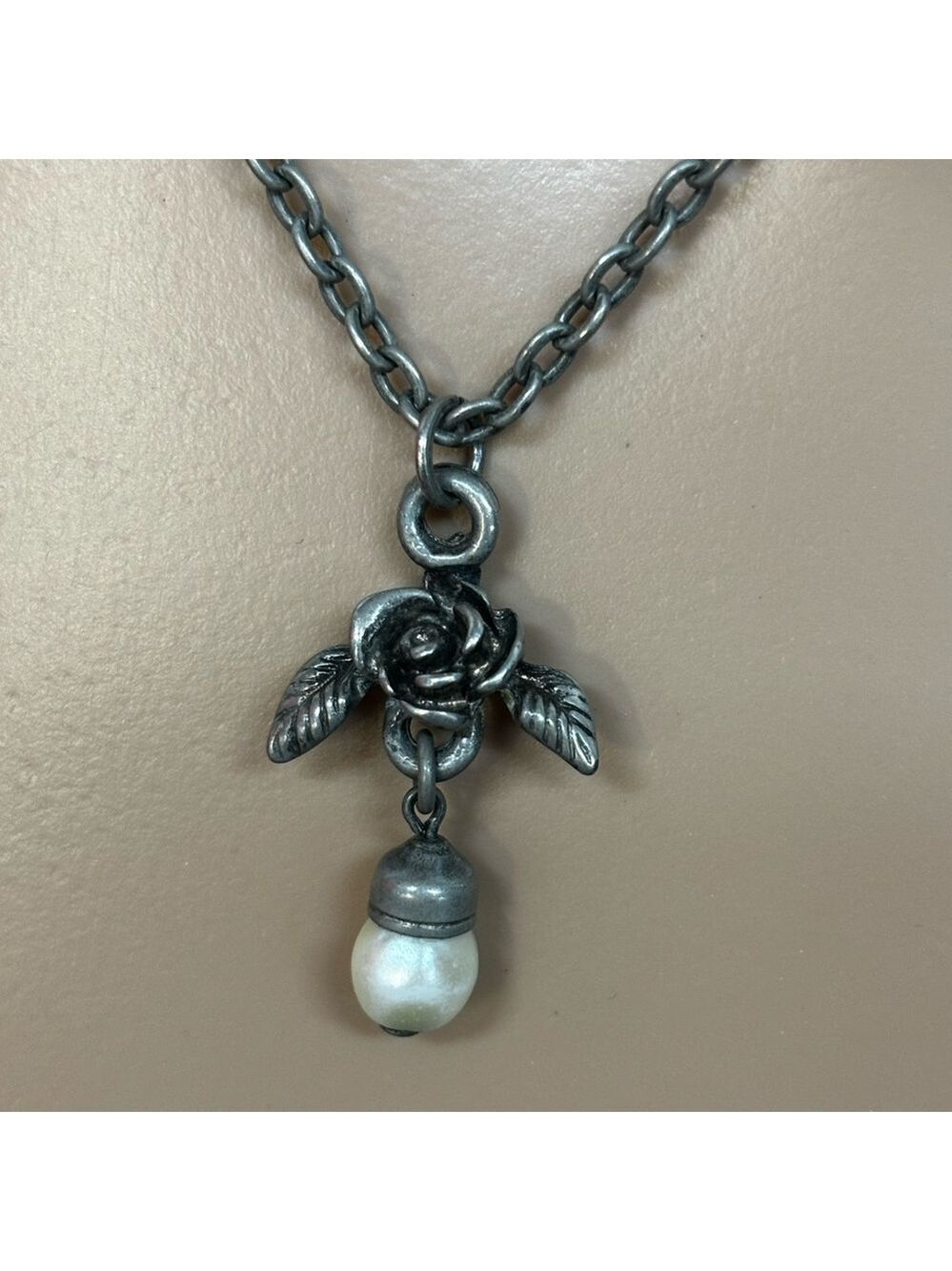 Rose pewter faux pearl necklace